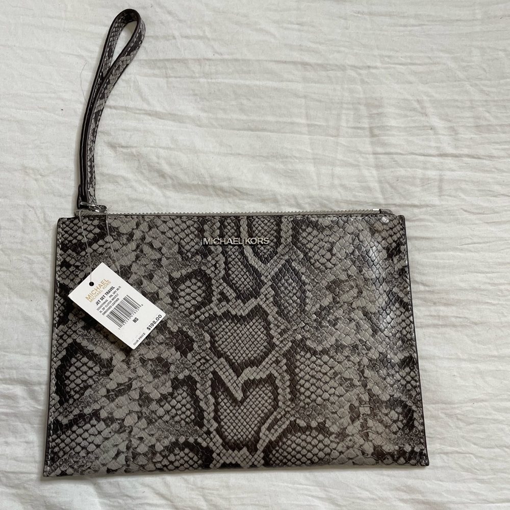 Micheal Kors wristlet